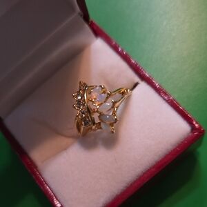 Elegant Gold and Opal Women's Ring